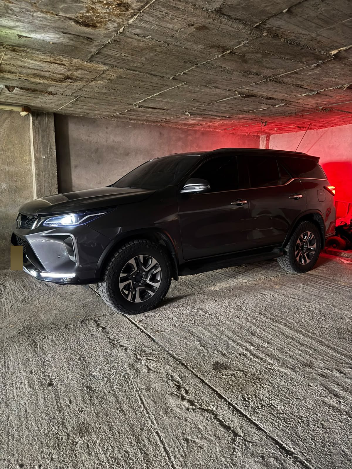 Toyota Fortuner SRV 2024 · Exterior