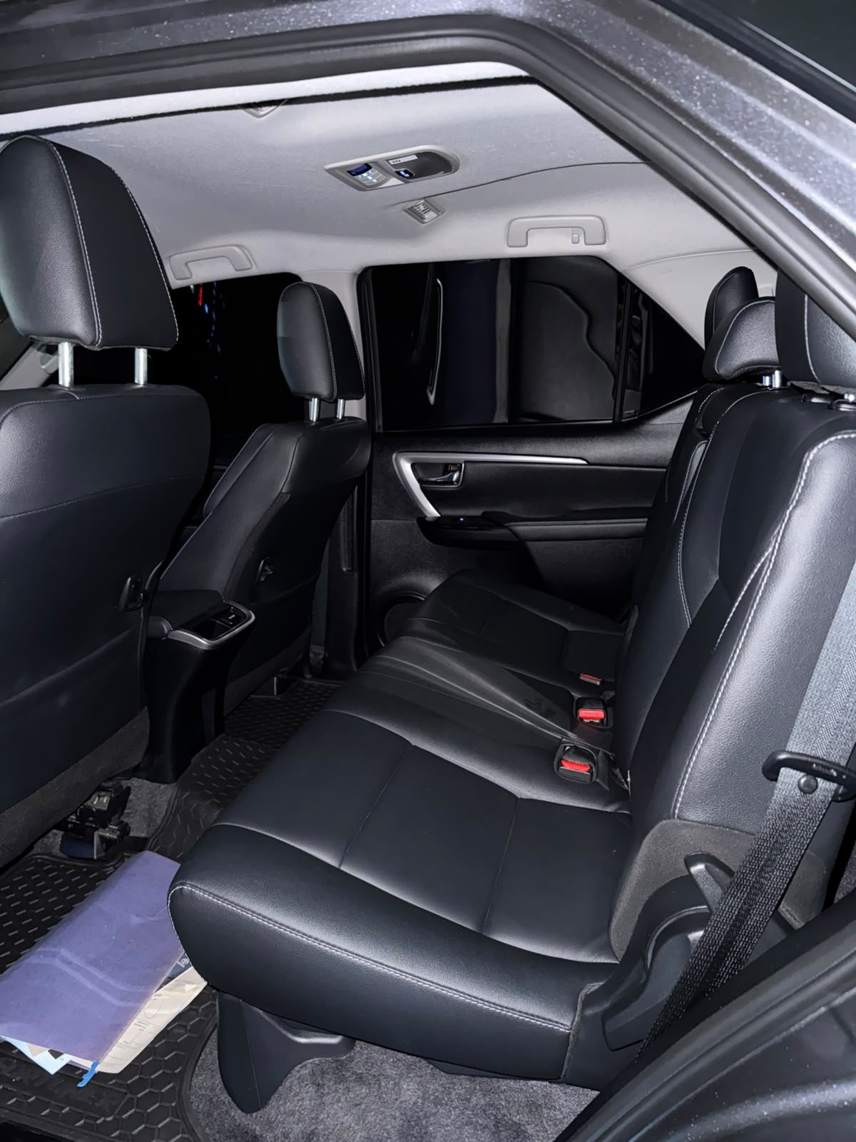 Toyota Fortuner SRV 2024 · Interior