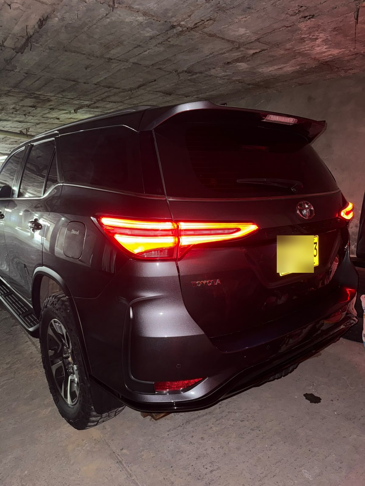 Toyota Fortuner SRV 2024 · Exterior